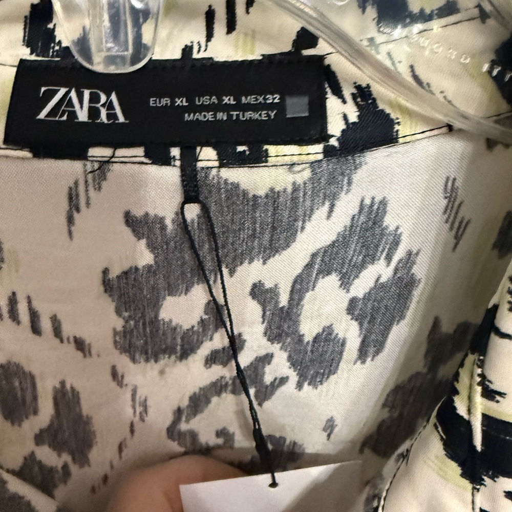 Zara Black and Cream Patterned Women's Top - Picture 5 of 5